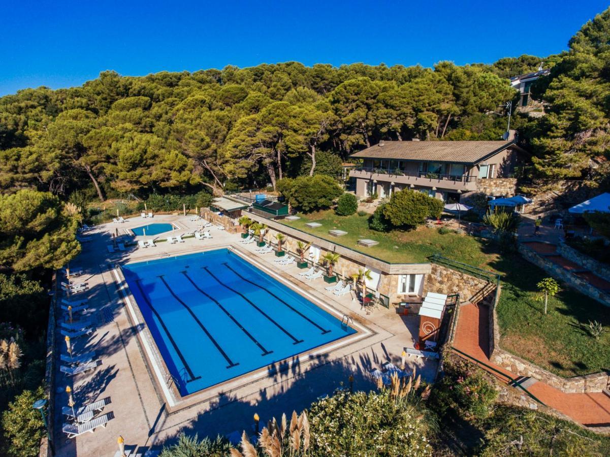 Aparthotel Sporting Pinamare Marina dʼMarina dʼAndora Exterior foto